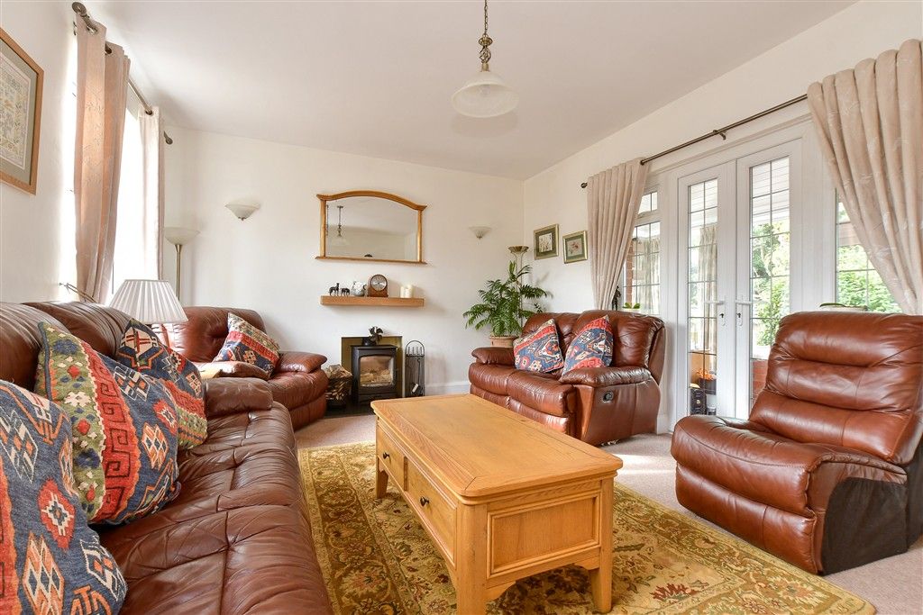 Property photo 2 of 19 Lounge