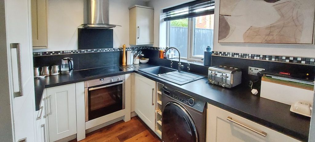 Property photo 3 of 16 Kitchen