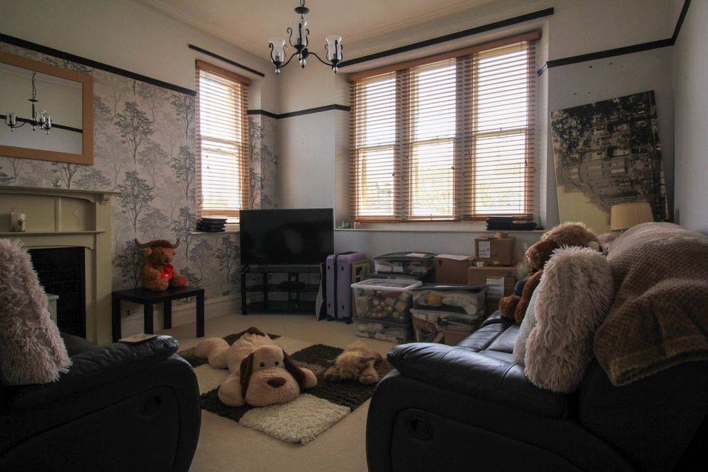 Property photo 3 of 6