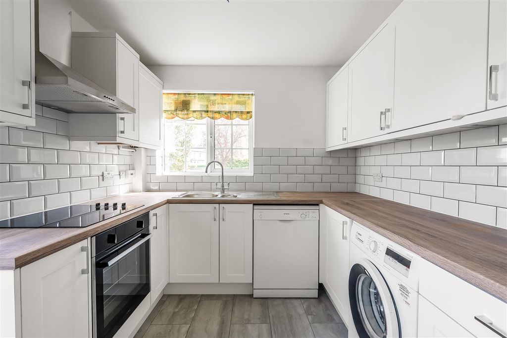 Property photo 2 of 27 1-Bromford-Close-29.Jpg