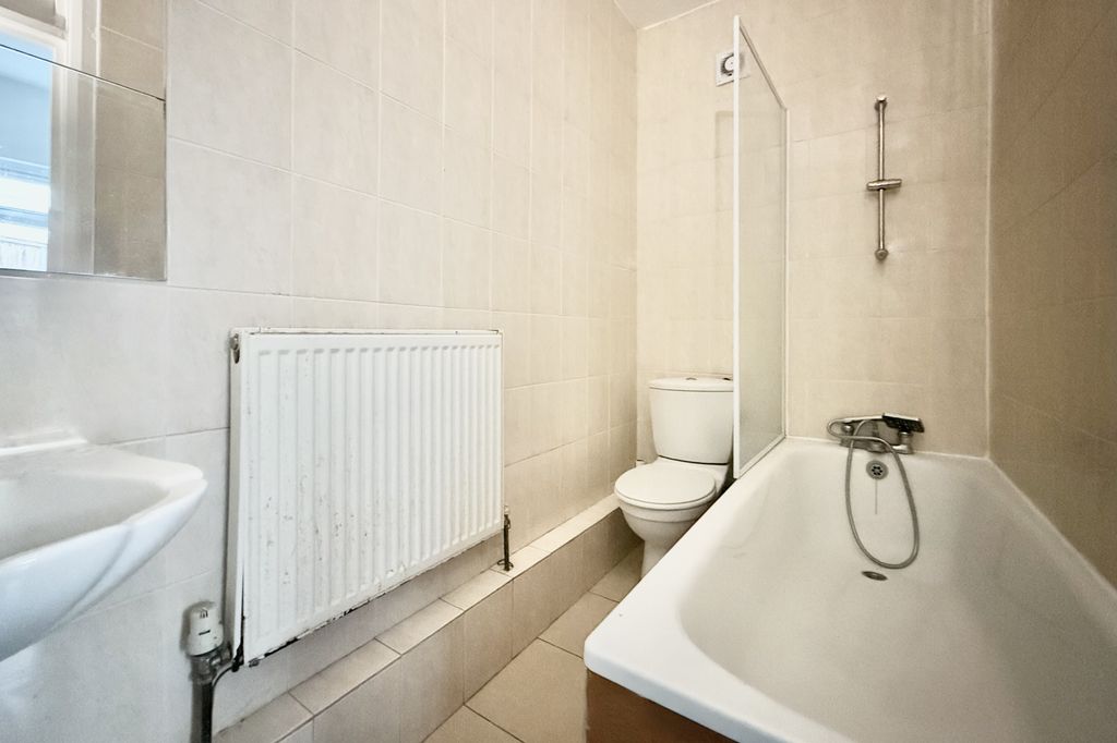 Property photo 3 of 7 3