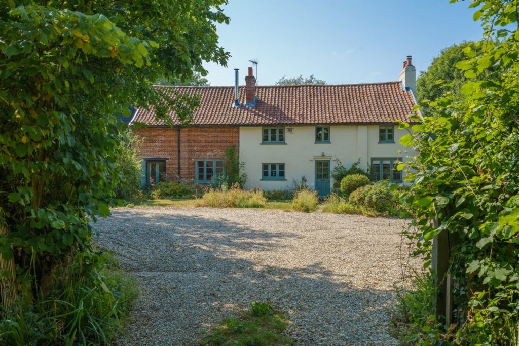 Property photo 3 of 36