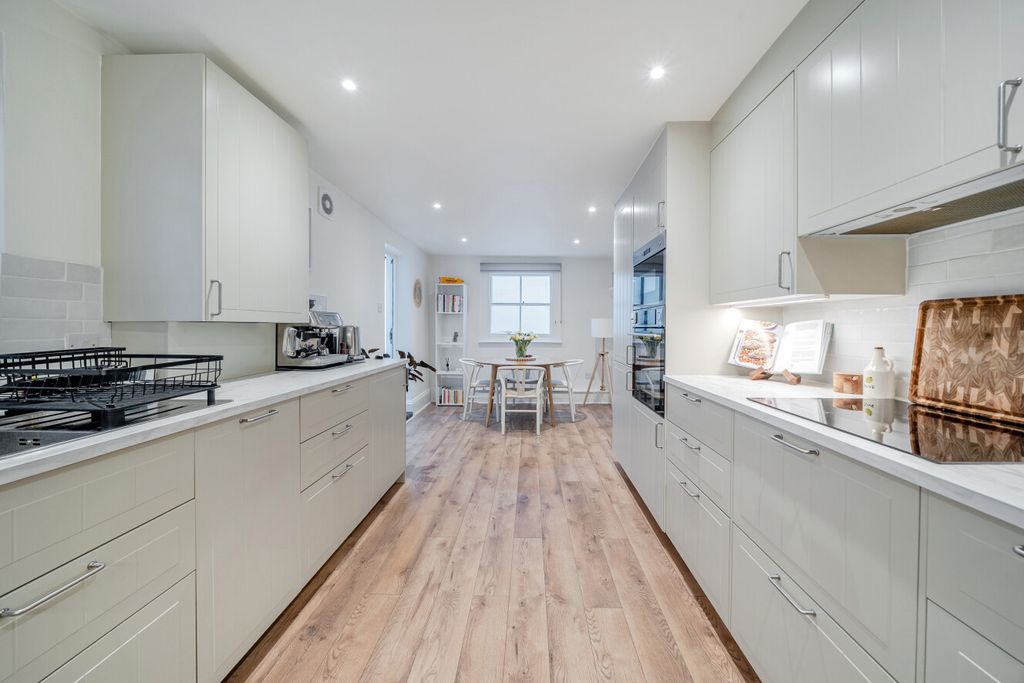 Property photo 2 of 22 1440972-14-69Dd19...