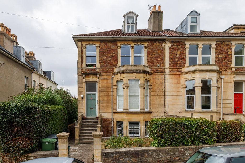 Property photo 2 of 16 Fff 10 Cotham Gardens-1.Jpg