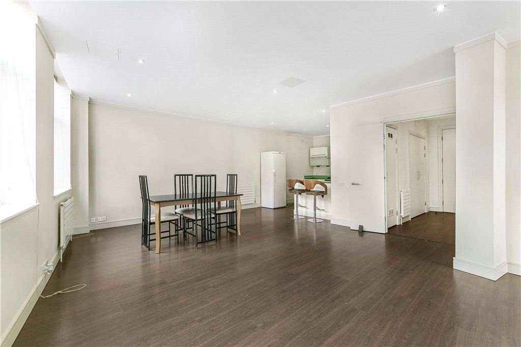 Property photo 3 of 22 Living Space