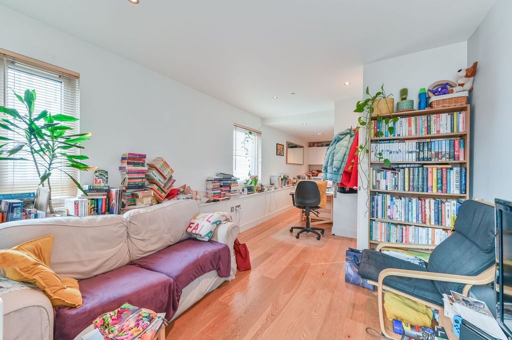 Property photo 2 of 9