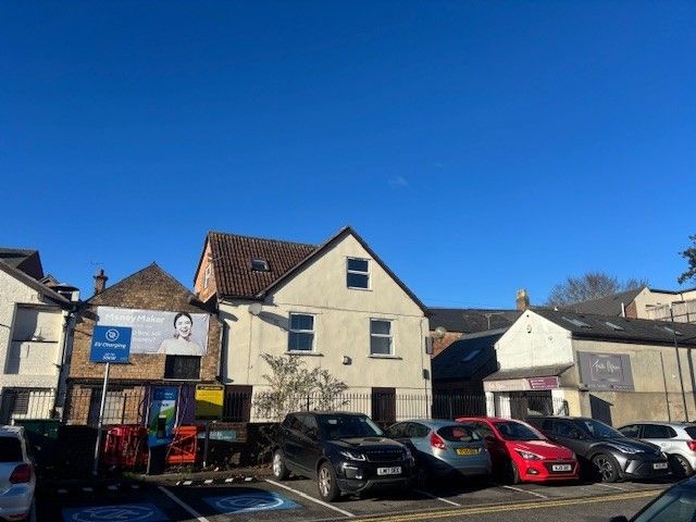 Property photo 1 of 8