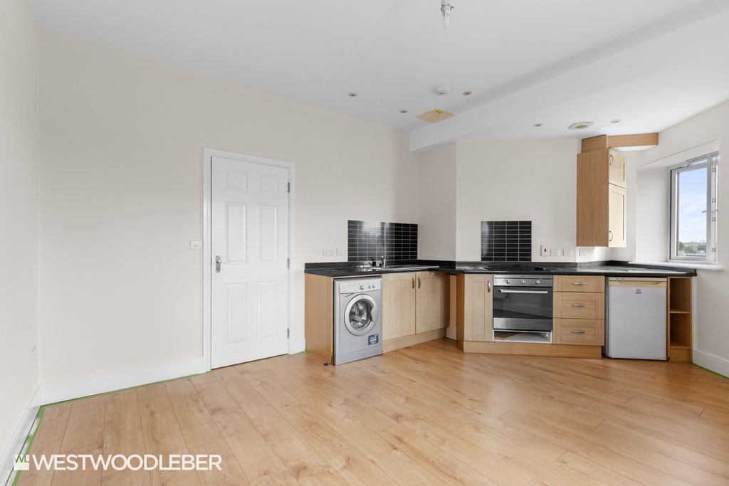 Property photo 3 of 16 Marketcourt_10