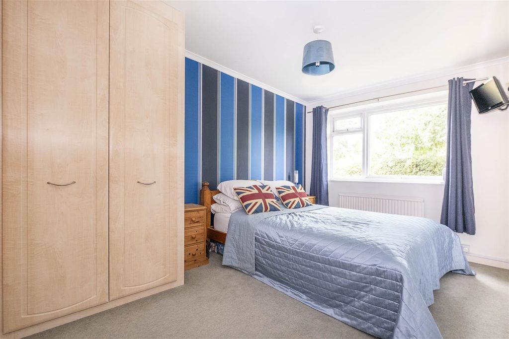 Property photo 2 of 11 51-Warwick-Gardens- (23).Jpg