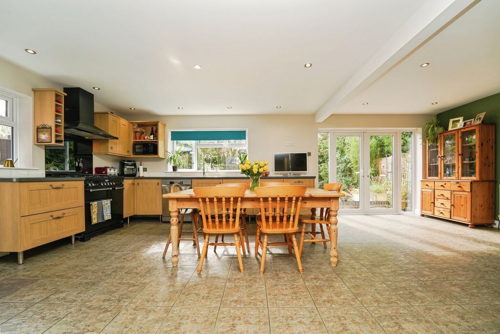 Property photo 2 of 17 Kitchen