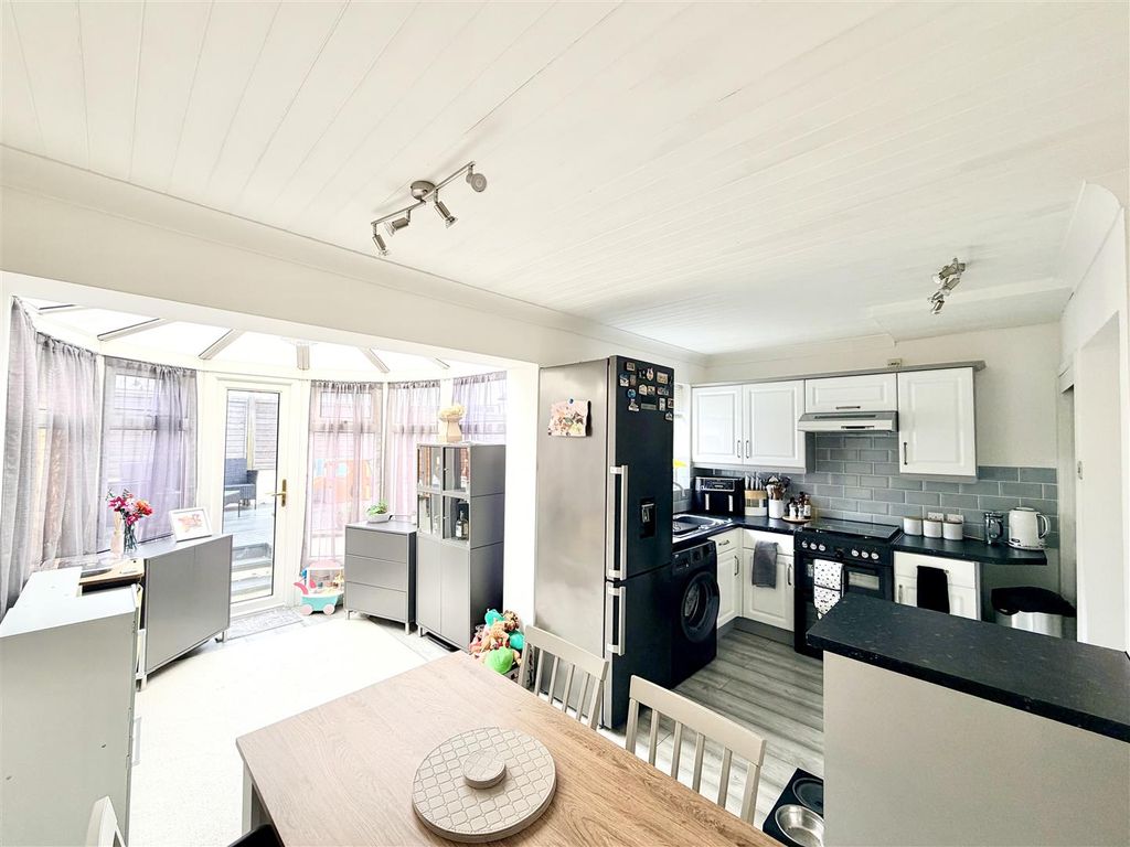 Property photo 2 of 22 Kitchen/Diner