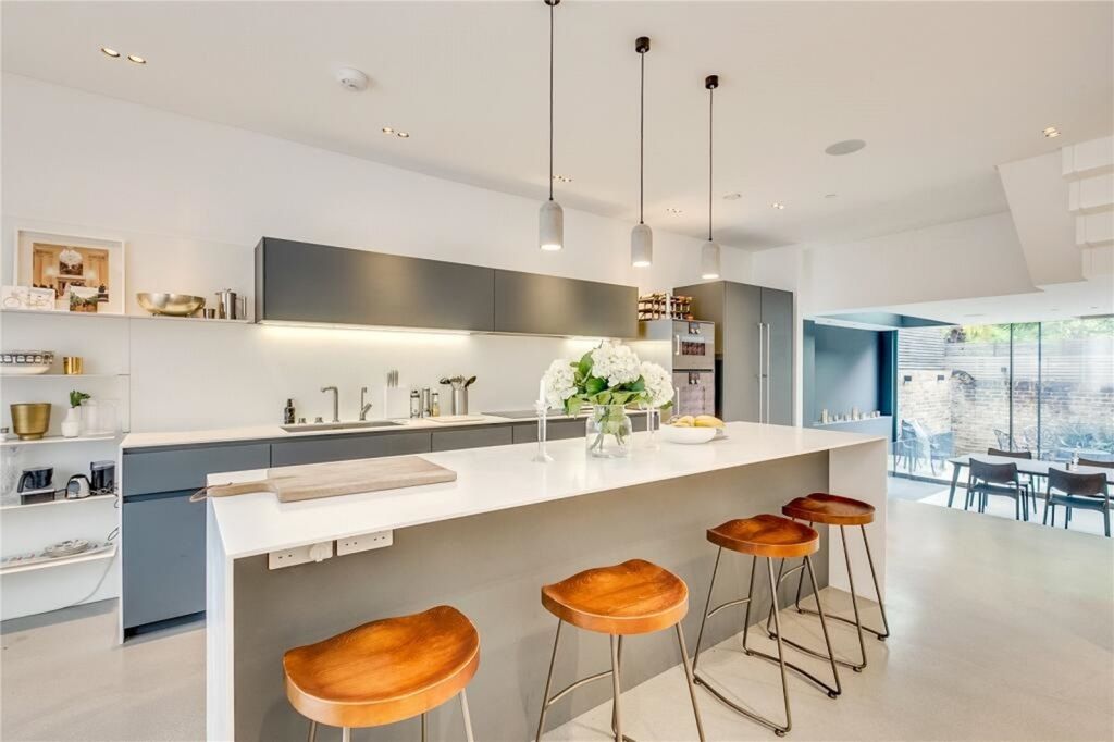 Property photo 3 of 11 Kitchen-V2