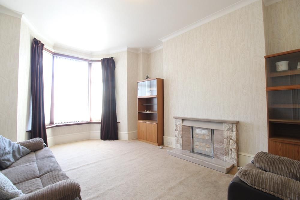 Property photo 2 of 11 Lounge