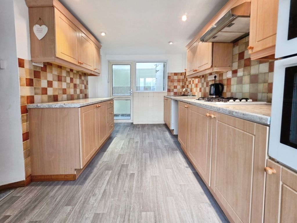 Property photo 3 of 14 Kitchen