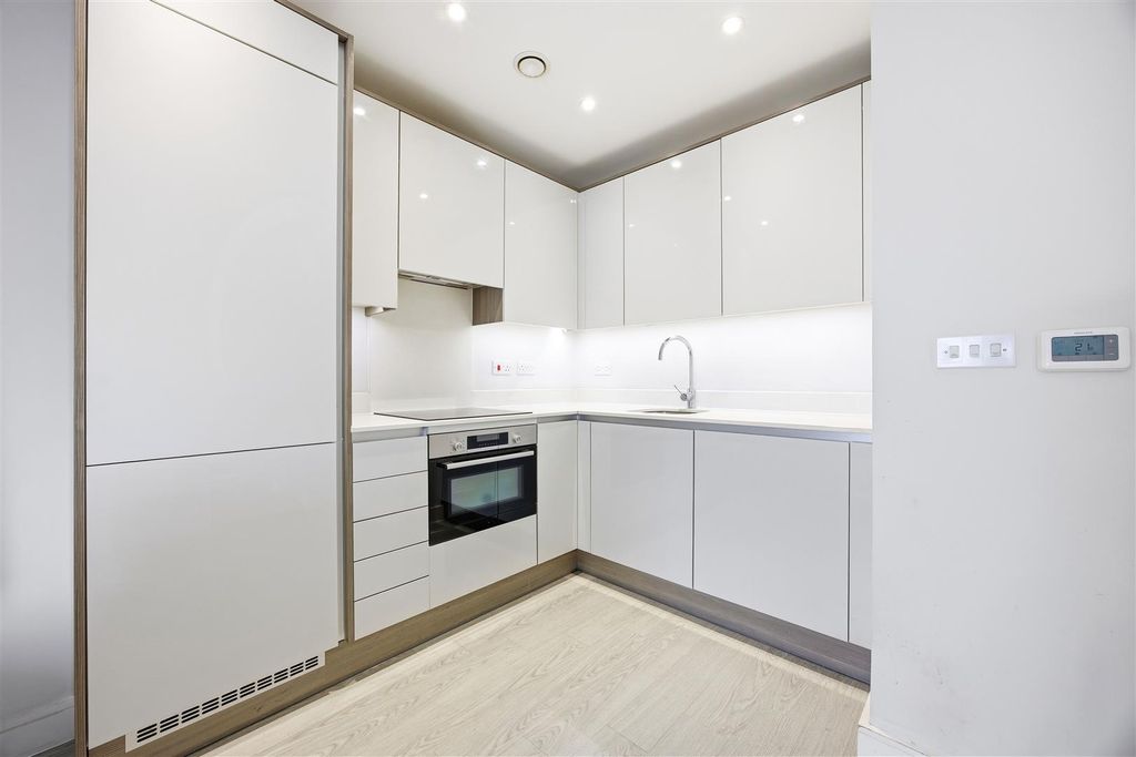 Property photo 2 of 12 Kitchen