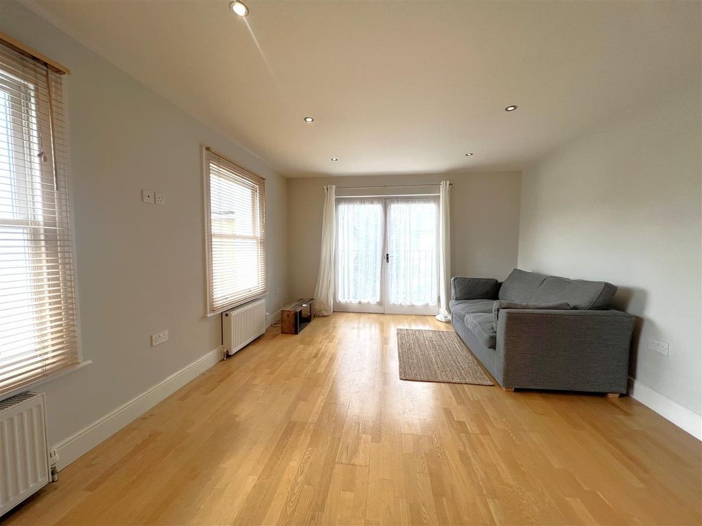 Property photo 2 of 5 Living Room .Jpeg