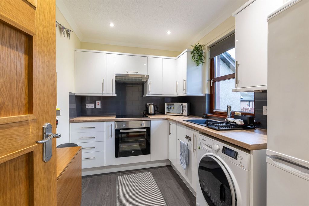 Property photo 2 of 28 Picture No. 02