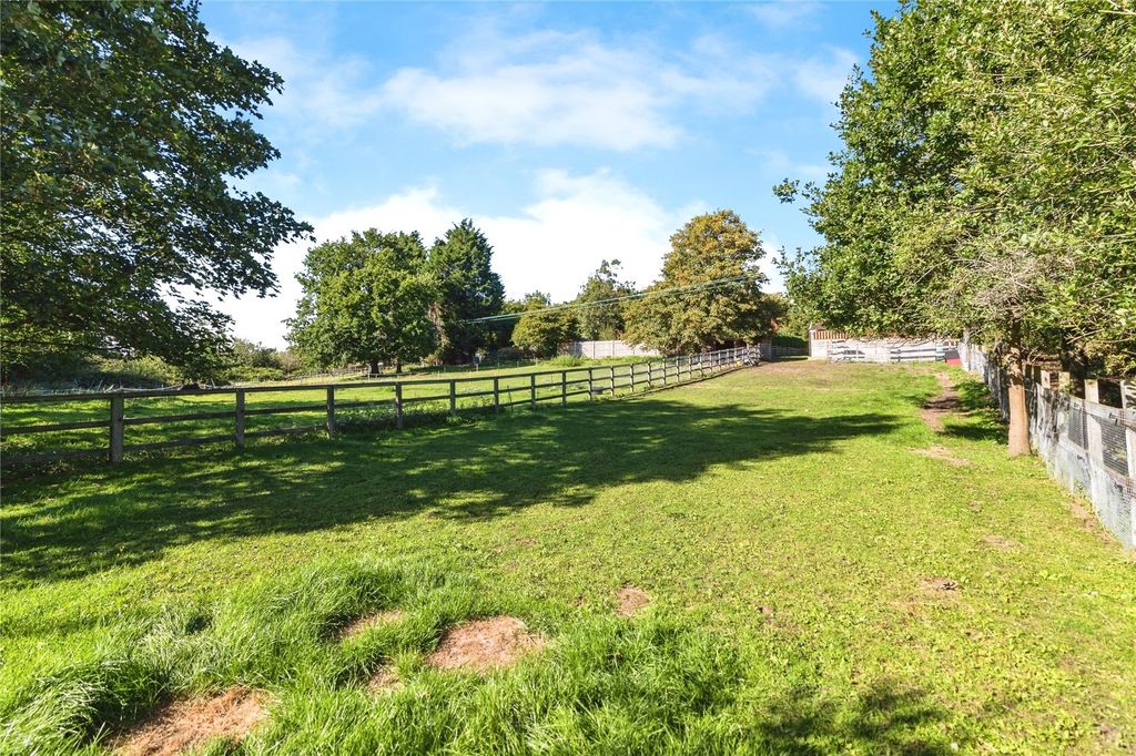Property photo 2 of 31 Paddock