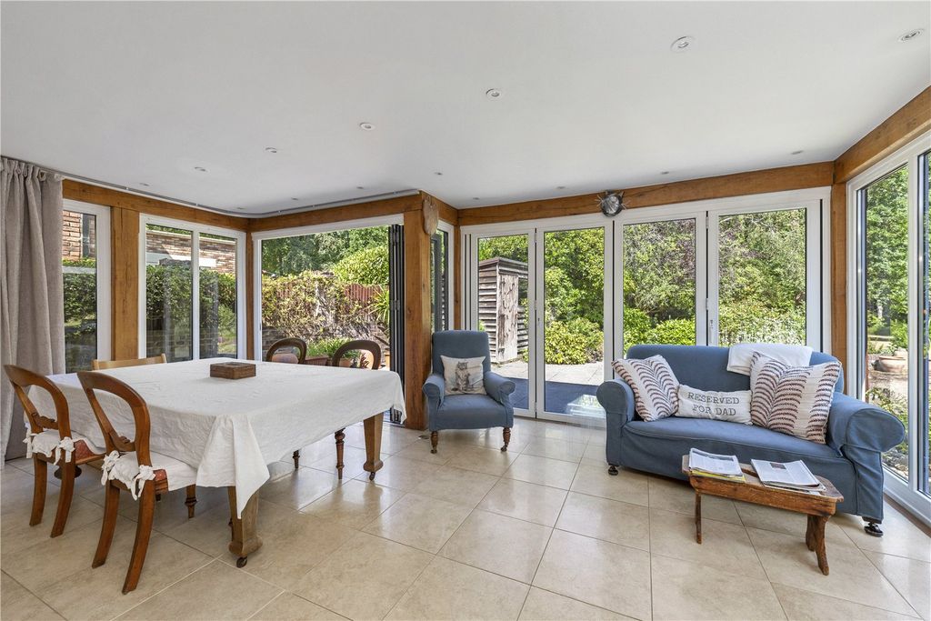 Property photo 3 of 11 Kitchen/Breakfast