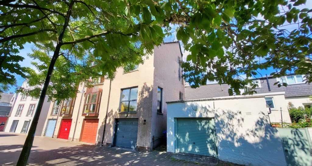 Property photo 1 of 32