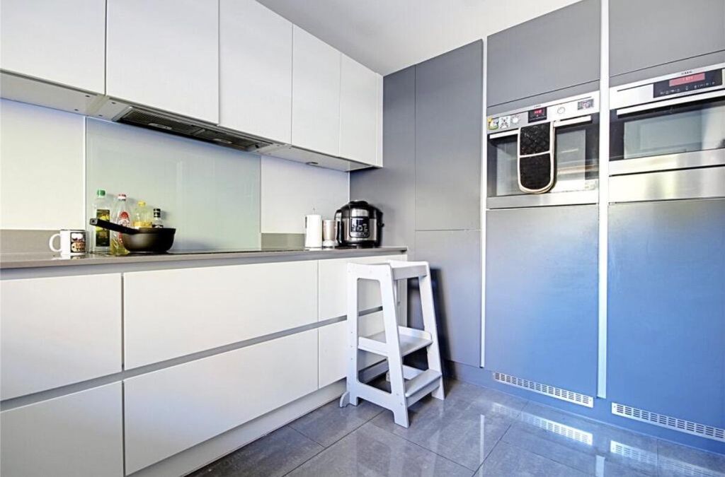 Property photo 2 of 17 Kitchen