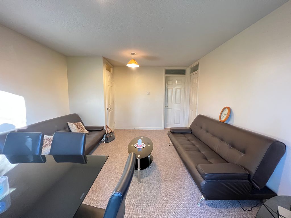 Property photo 3 of 10 Living Room