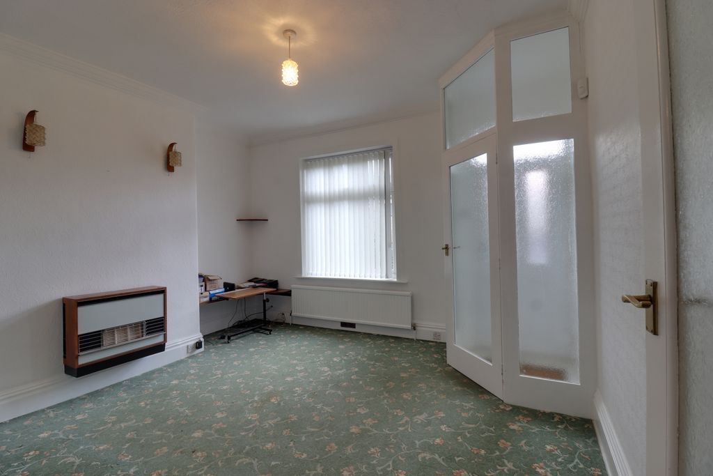 Property photo 3 of 17 Lounge 1