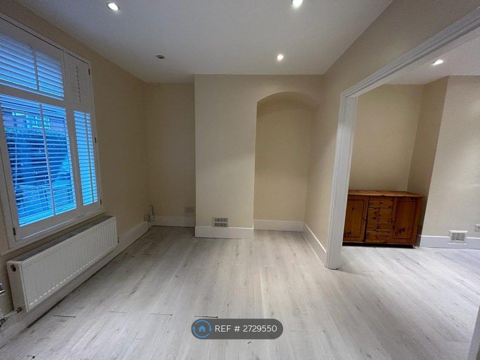 Property photo 2 of 12 Lounge