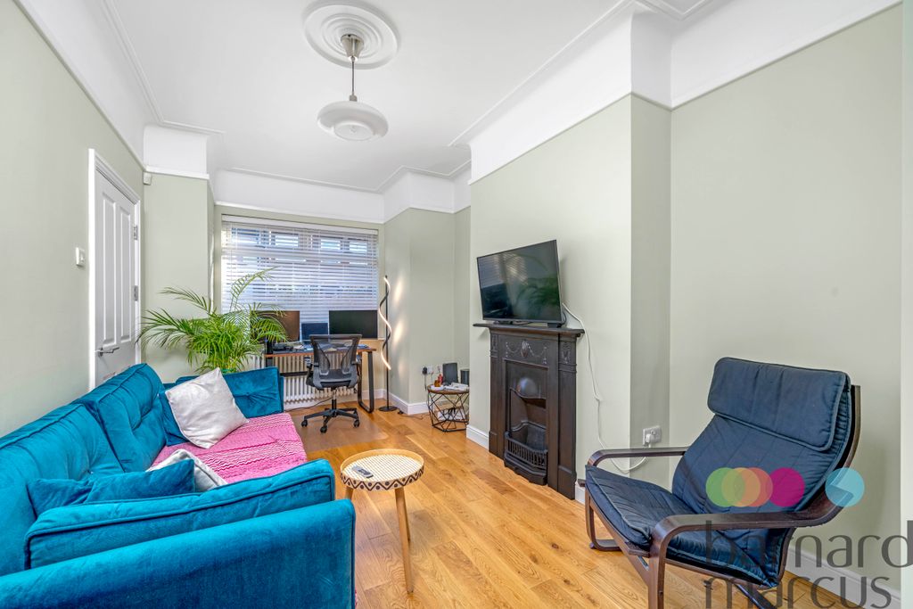 Property photo 1 of 14 Living Room