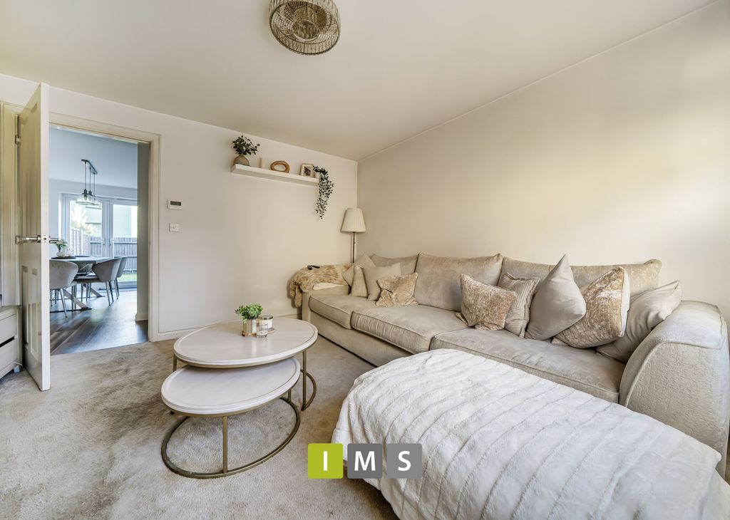 Property photo 2 of 21