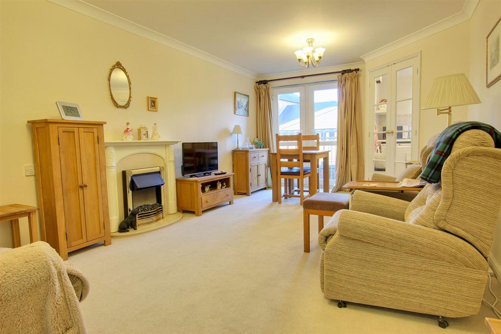 Property photo 1 of 8 Img_1637-Img_1639_Lzn.Jpg