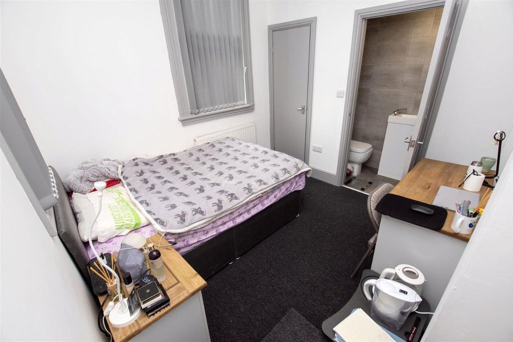 Property photo 3 of 4 Picture No. 04
