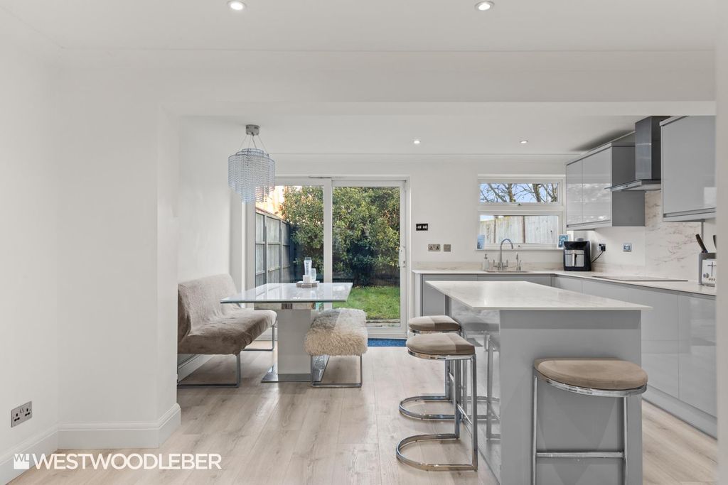 Property photo 2 of 24 Woolmansclose_9 Updated.Jpg