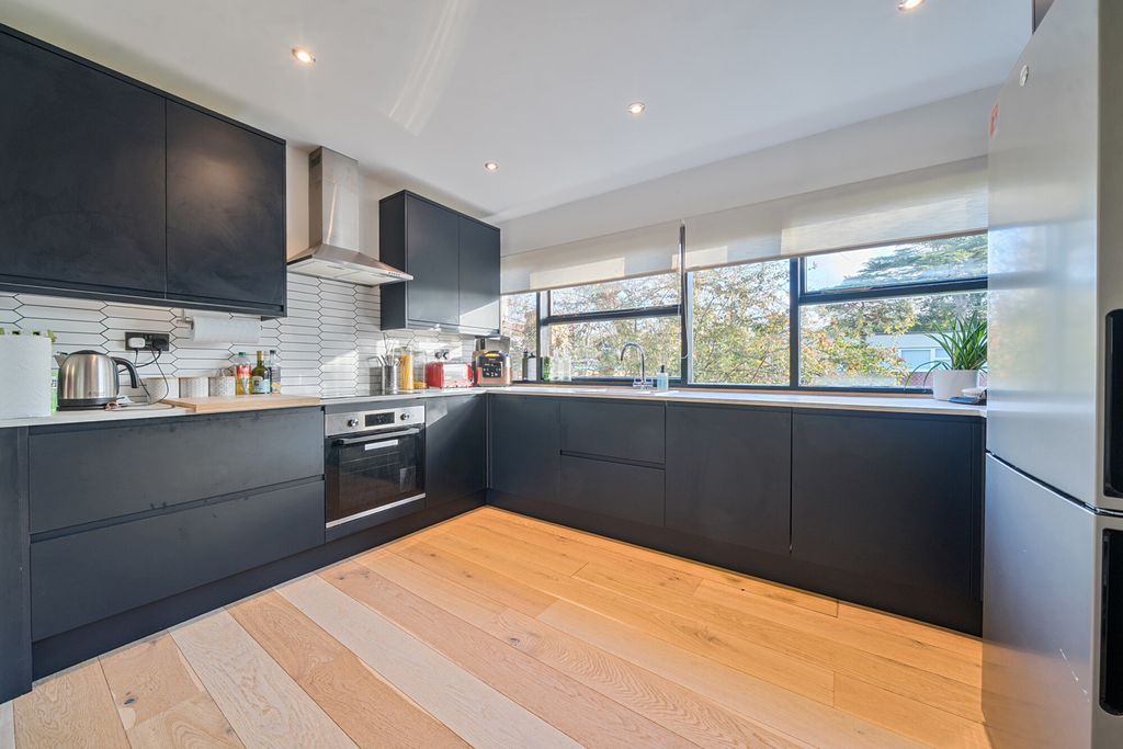 Property photo 3 of 18 Kitchen