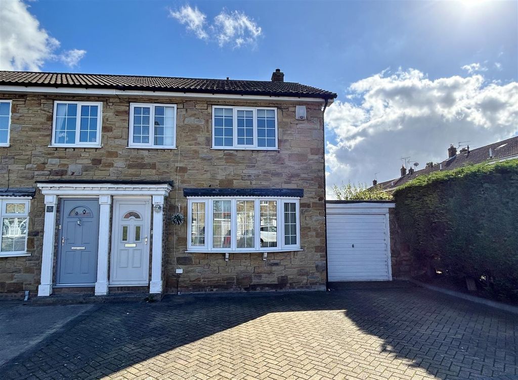 Property photo 1 of 17 Front External