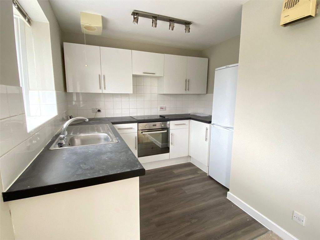 Property photo 3 of 8 Kitchen