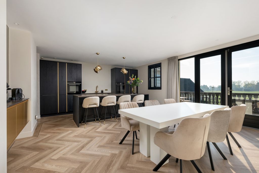 Property photo 3 of 60