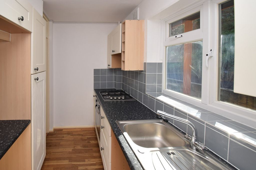 Property photo 2 of 7 Kitchen