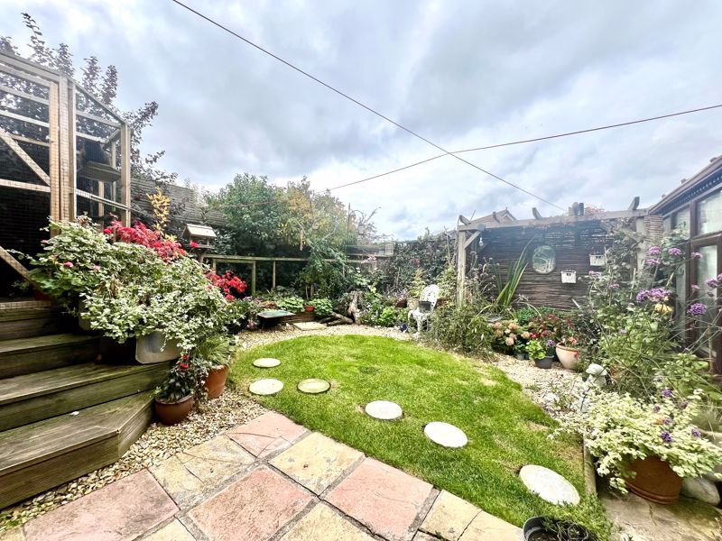 Property photo 2 of 25 Garden