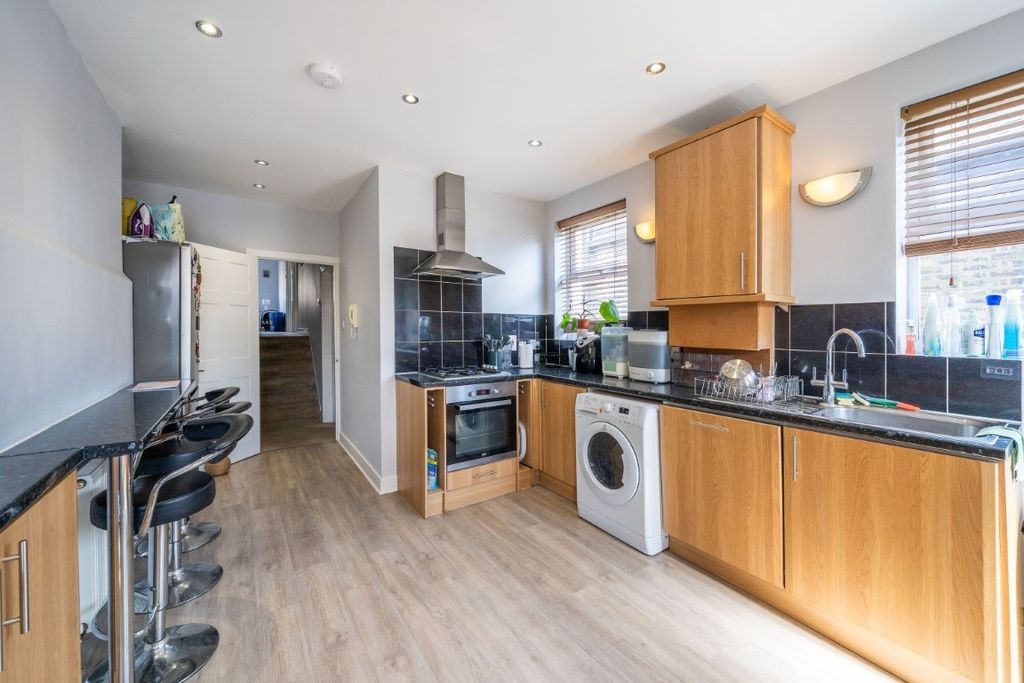 Property photo 1 of 11 3