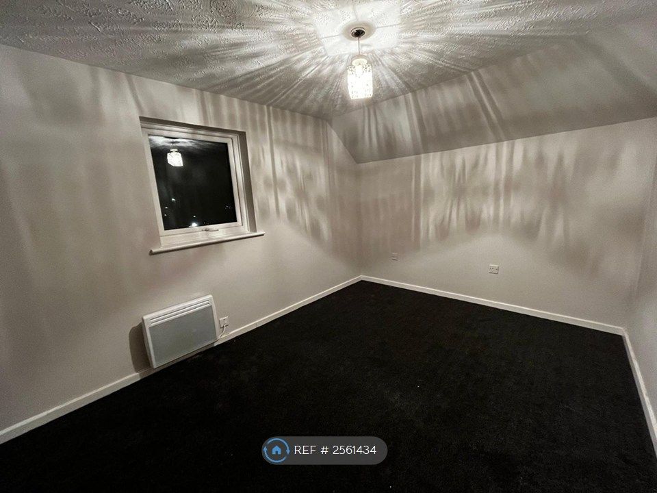 Property photo 2 of 8 Bed Room