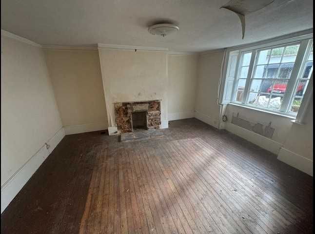 Property photo 3 of 19 Lounge