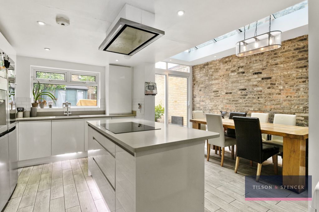 Property photo 1 of 35 0605202620_Tils_25 Eldon Road _N22 5DX_017_Wm