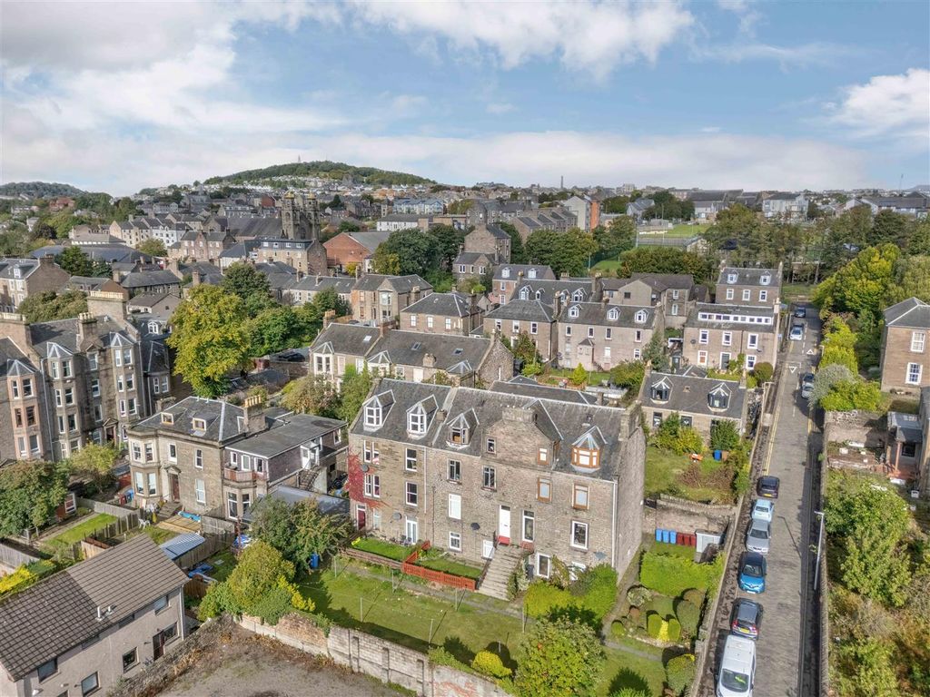 Property photo 1 of 21 4C Wellington Street Dundee-18.Jpg