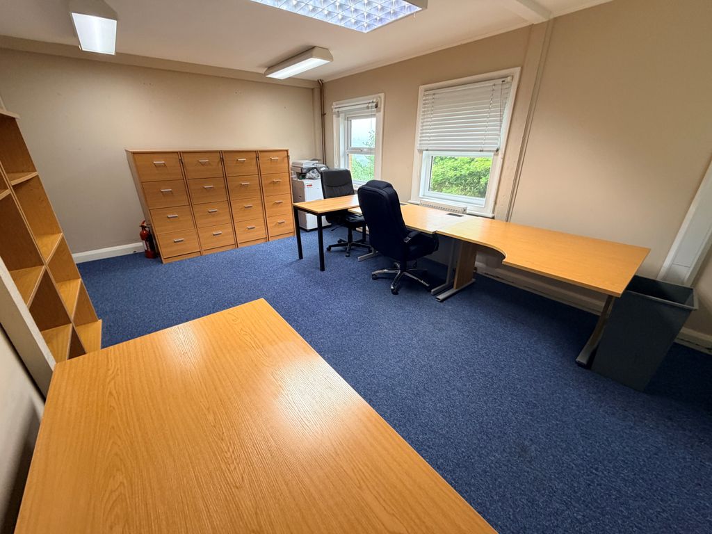 Property photo 3 of 3 002