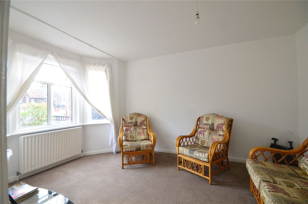 Property photo 3 of 18 Lounge