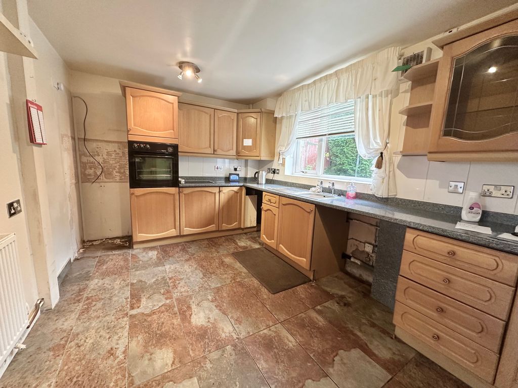 Property photo 3 of 13 Img_9361