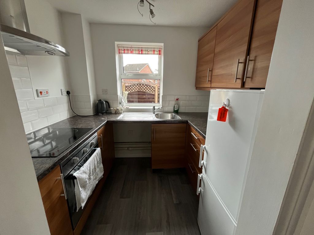 Property photo 2 of 9 Kitchen