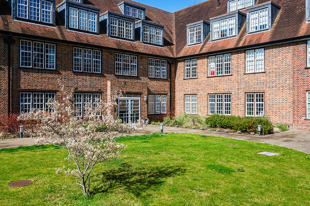 Additional image 19 of 2 bed flat for saleLesbourne Road, Reigate RH2