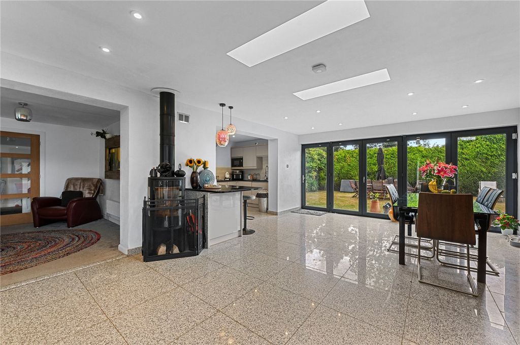 Property photo 3 of 22 Picture No. 15